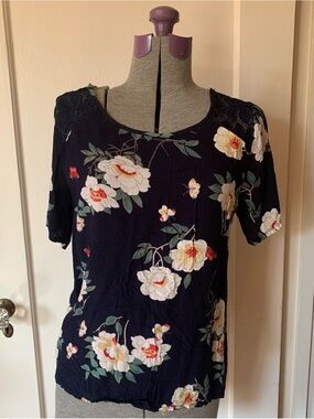 Floral Print Blouse Top M Navy Lace Inserts Shoulders Peony Butterfly Rayon Boho